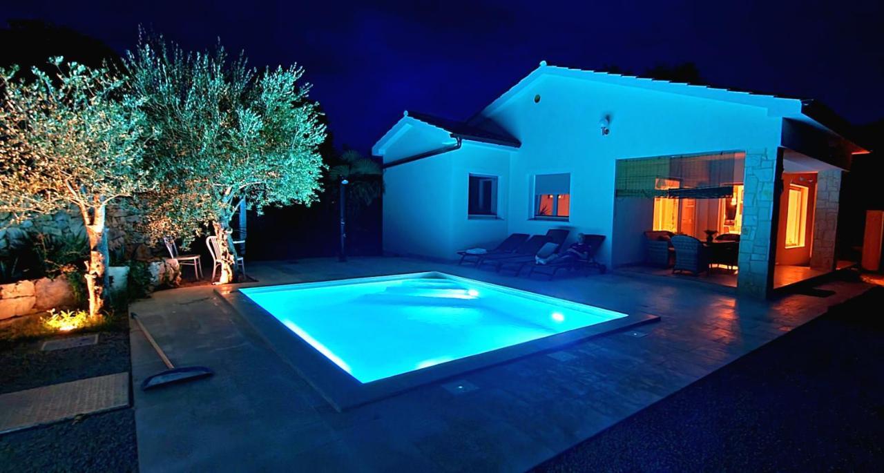 Villa Nevera Omišalj المظهر الخارجي الصورة